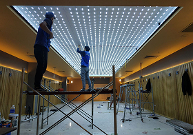 Vách Xuyên Sáng 3D